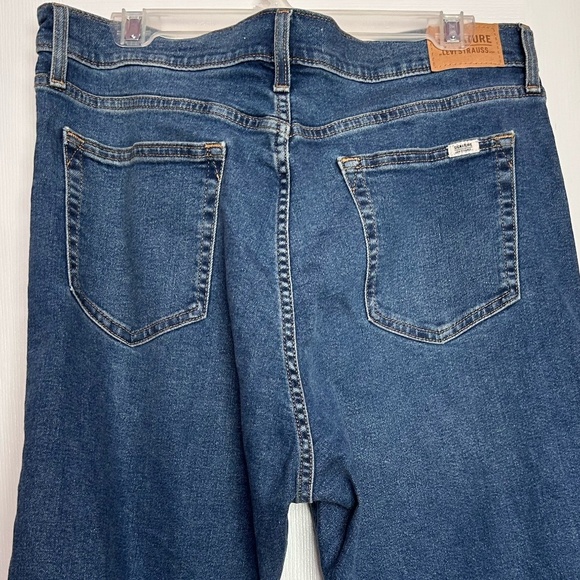 Levi Strauss Signature™ Women’s Heritage High Rise Straight  Jeans - Picture 4 of 5